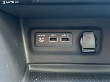 Car image 30