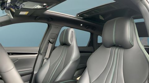 Car image 30