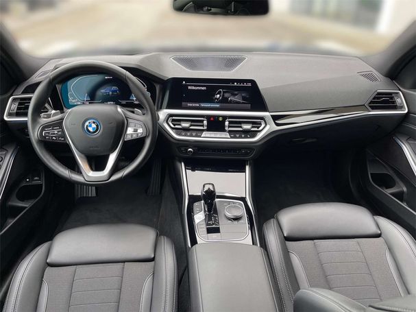 BMW 330 Touring xDrive 185 kW image number 10