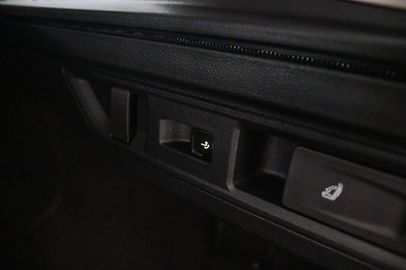 Car image 38