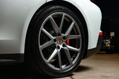 Car image 34