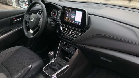 Car image 11