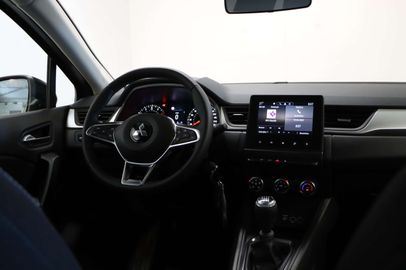 Car image 9