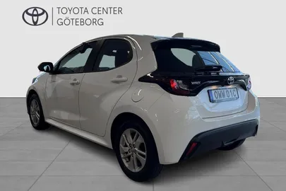 Car image 4