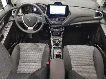 Car image 4