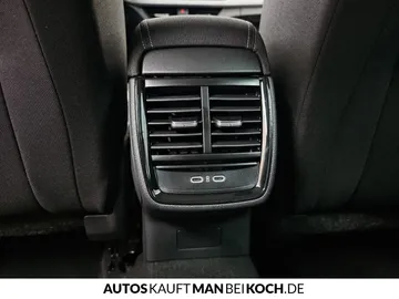 Car image 32