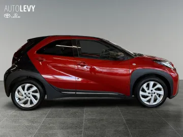 Car image 3