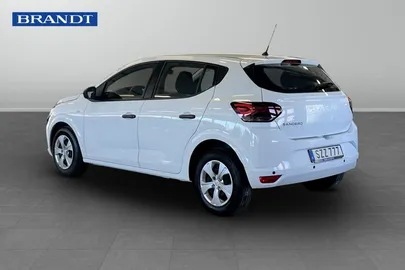 Car image 3