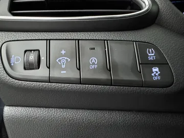 Car image 32