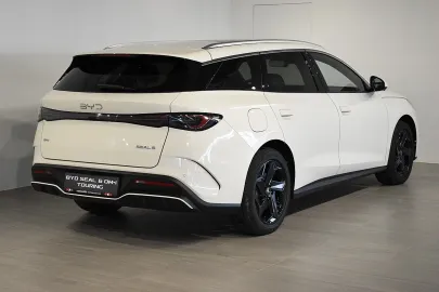 Car image 3