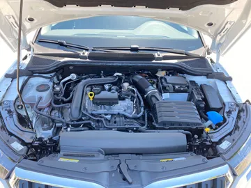 Car image 23