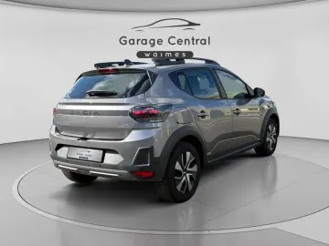 Car image 3