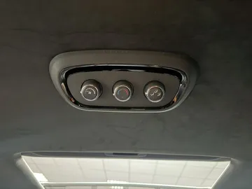 Car image 35