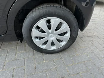 Car image 29