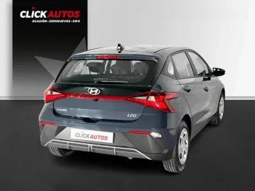 Car image 4
