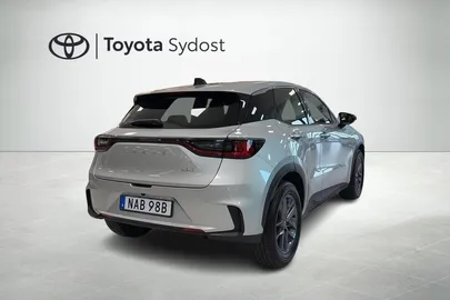 Car image 3