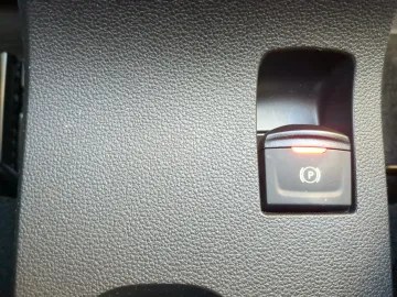Car image 32