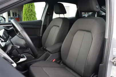 Car image 30