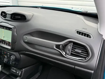 Car image 37