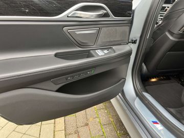 Car image 36