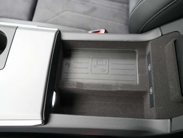 Car image 37