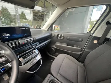 Car image 25