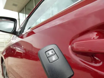 Car image 27