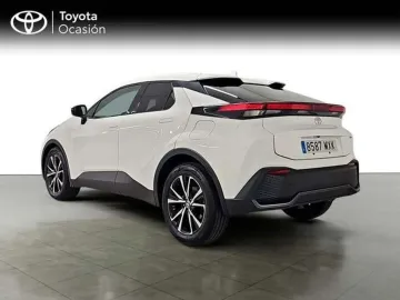 Car image 4