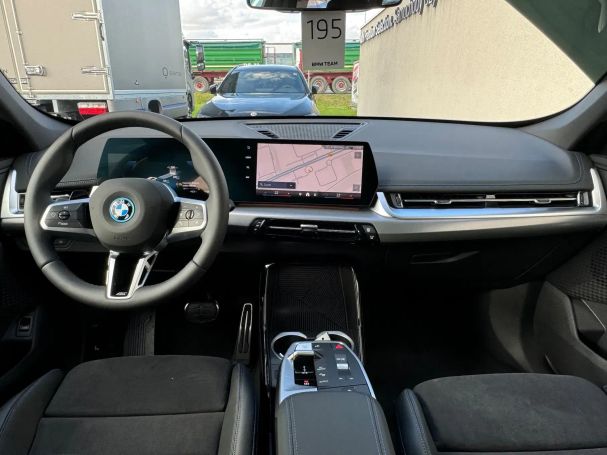 BMW iX1 eDrive20 M Sport 150 kW image number 18