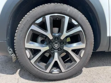 Car image 30