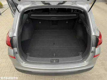 Car image 32