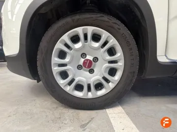 Car image 25