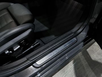 Car image 36