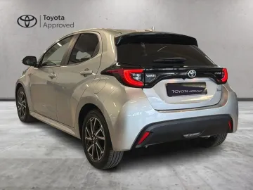 Car image 3