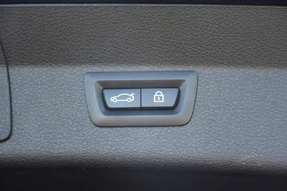 Car image 35