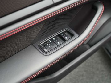 Car image 37