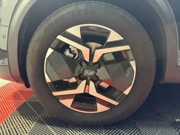 Car image 40