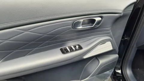 Car image 28