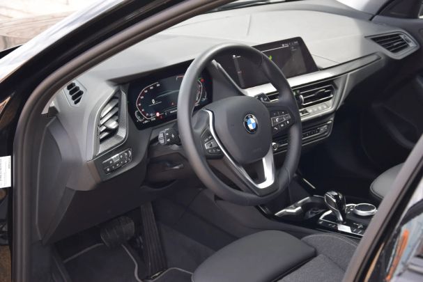 BMW 118i Sport Line 100 kW image number 7