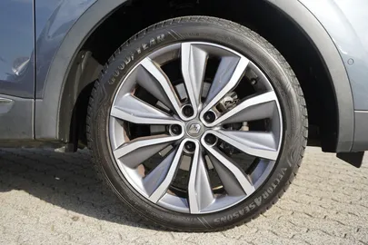 Car image 34
