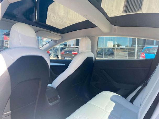 Tesla Model 3 Standard Range Plus 239 kW image number 18