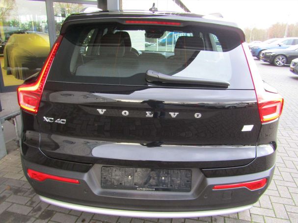 Volvo XC40 T4 Plus Bright 155 kW image number 3