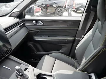 Car image 27
