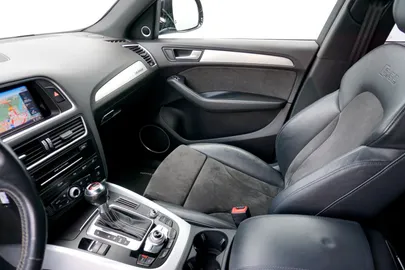 Car image 32