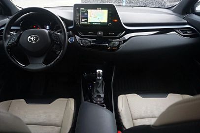 Car image 12