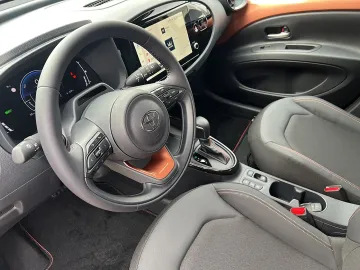 Car image 5