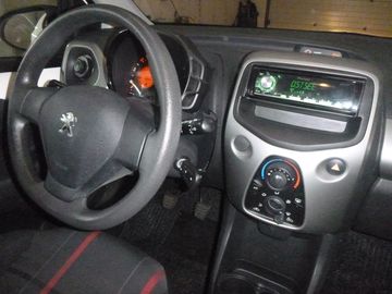 Car image 10