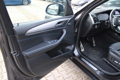 Car image 37