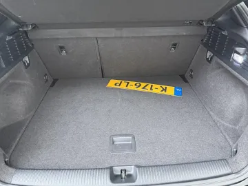 Car image 32