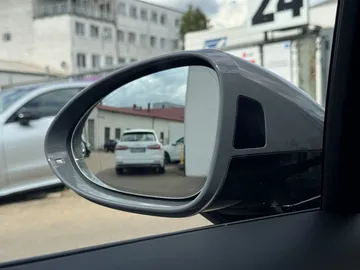 Car image 29